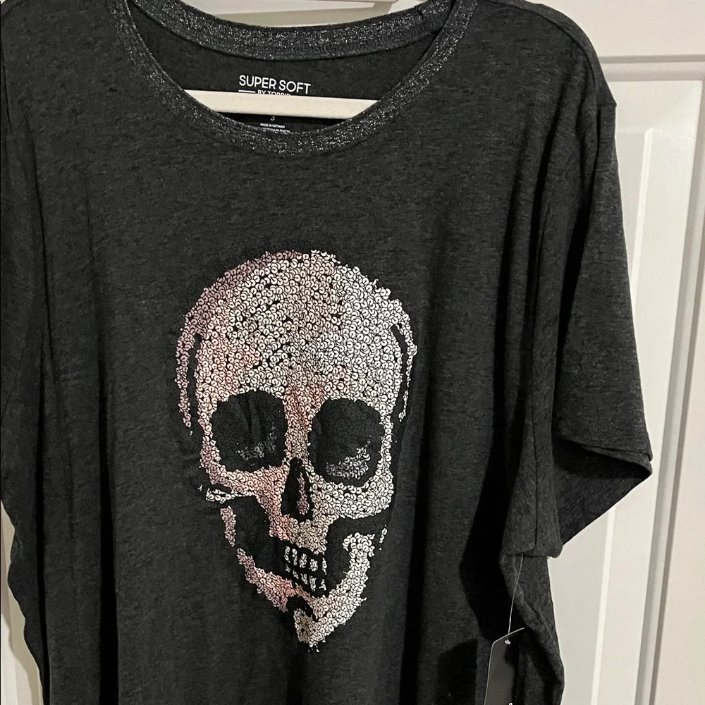Torrid Black Skull Graphic Tee - Picture 1 of 5